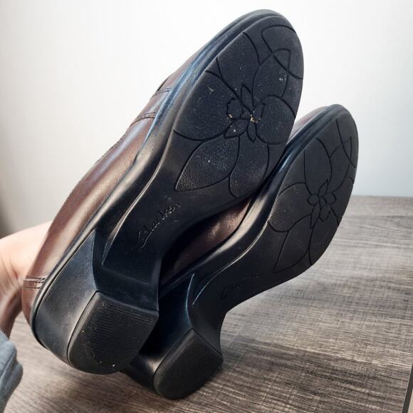 Clarks Dark Brown Slip On Heeled Loafer Style Shoes Size 9 Comfort Neutral Comfy - Picture 6 of 6